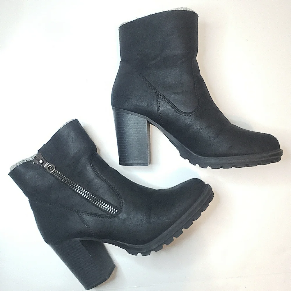 Steve Madden Felicia Sweater Lugged Sole Chunky Heel Grunge Preppy Ankle Boots